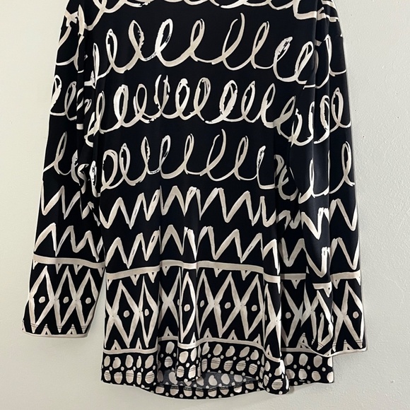 Chicos Chic Top L Black Faux Wrap Chevron Artsy Mature Neutral Resort Classic - Picture 9 of 12